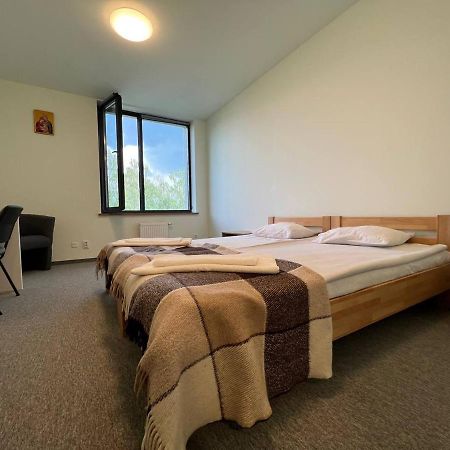 Ucu Inn - Кімнати Для Гостей Lviv Kültér fotó